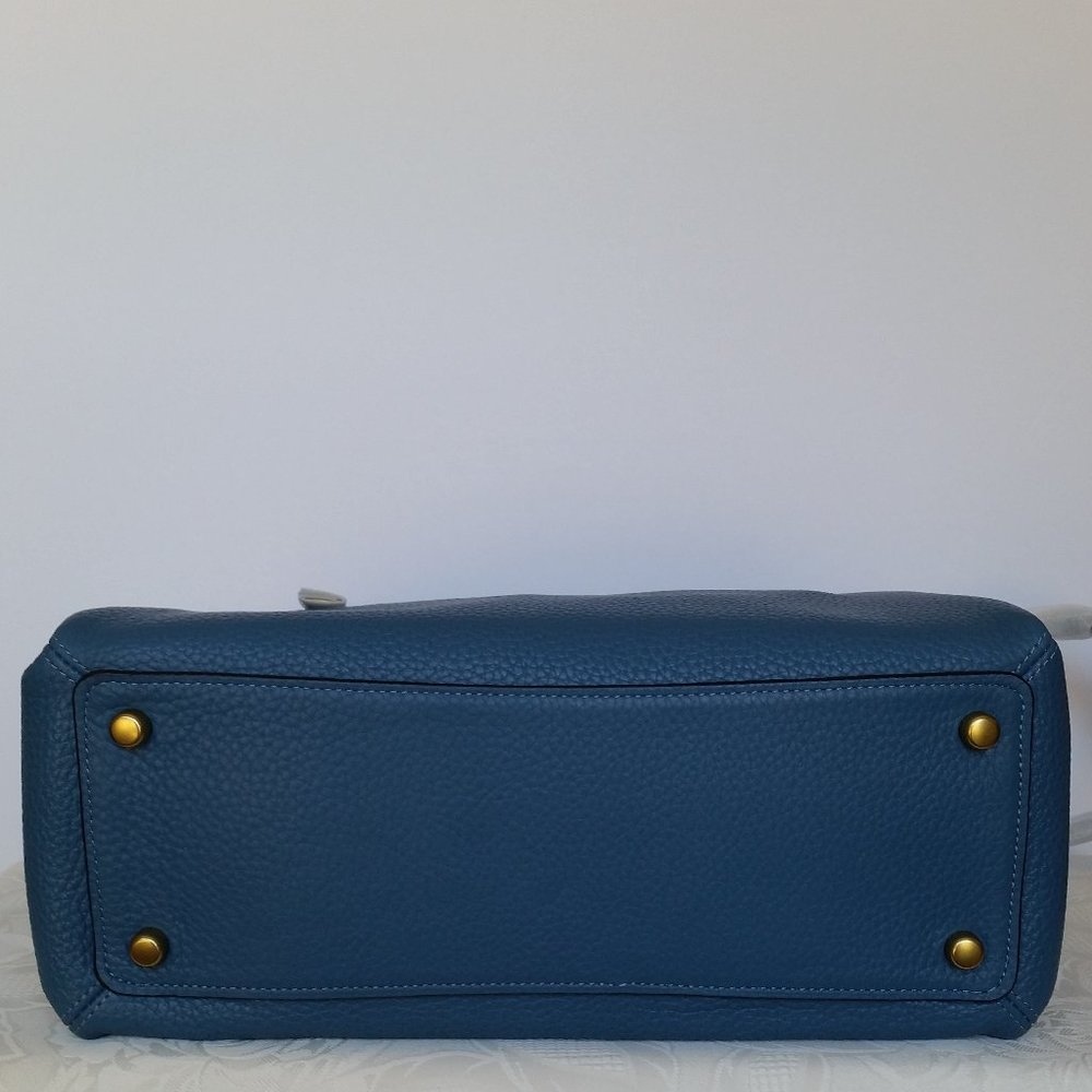 COACH Shay Leather Shoulder Bag - Lake color >>SOLD OUT>> - Picture 5 of 14